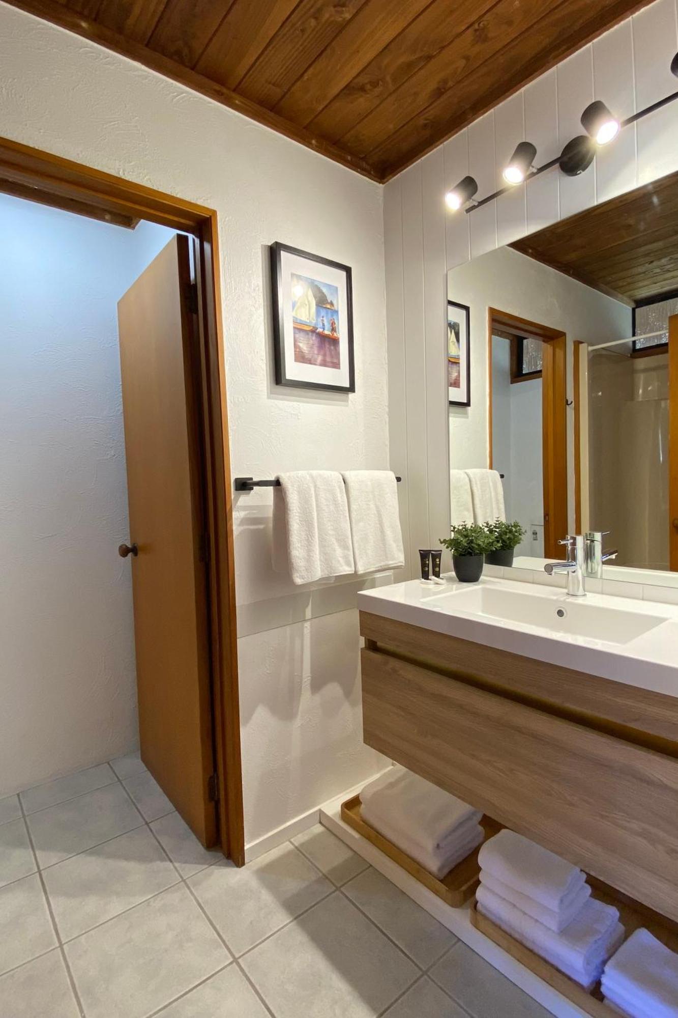 The Swiss Chalet Holiday Apartment 3, Bay Of Islands ไปเฮีย ภายนอก รูปภาพ